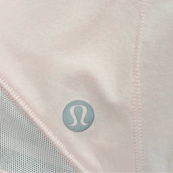 NWT Lululemon Hotty Hot Low Rise Shorts 2.5" Size 12 In Strawberry Milkshake - Picture 3 of 7